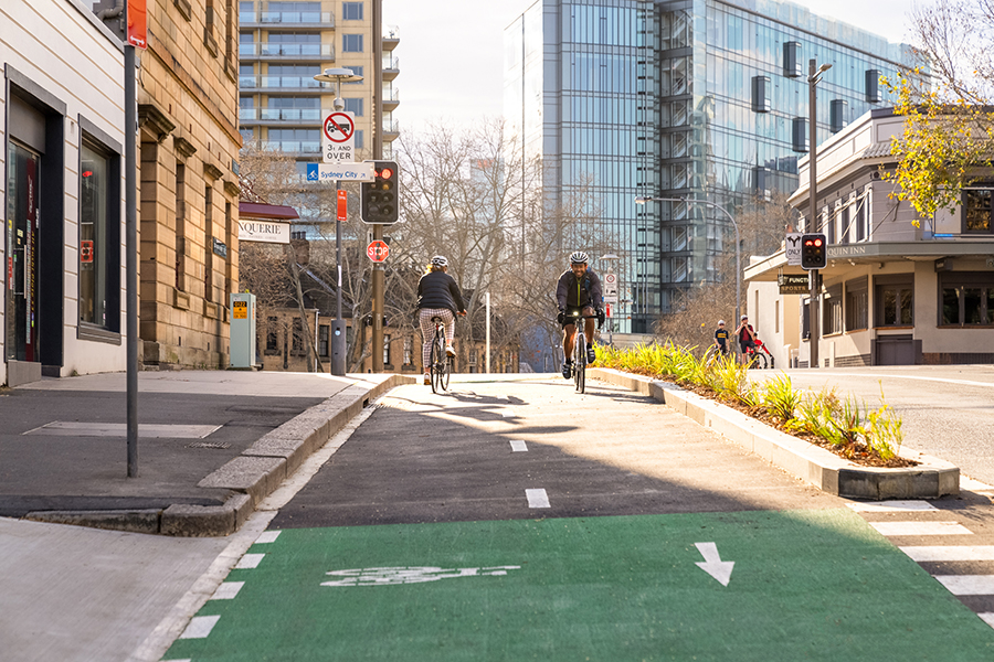 A cyclist riding towards Sydney CBD on the cycleway, another cyclist riding away from the city.